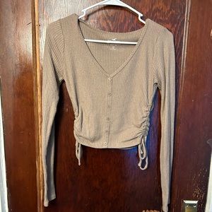 Cute sweater/blouse. Simple to style!